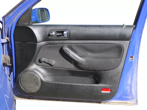 1x Golf 4 Bora Türverkleidung Verkleidung Tür vorne rechts 4/5-Türer schwarz