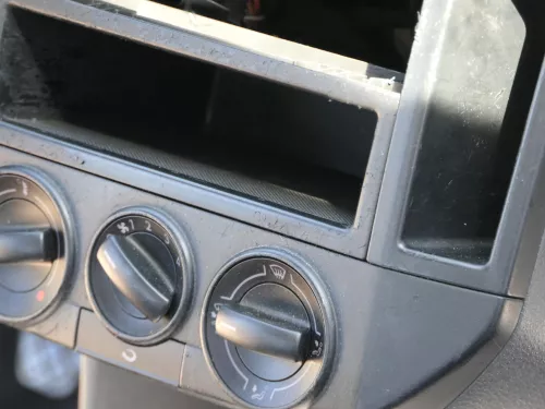 VW Polo 9N Mittelkonsole Verkleidung um Radio schwarz 6Q0858069AD /T (185255)