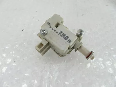 VW Passat 3B Stellmotor Tankklappe Zentralverriegelung Tankdeckel Tank Golf 4 A2