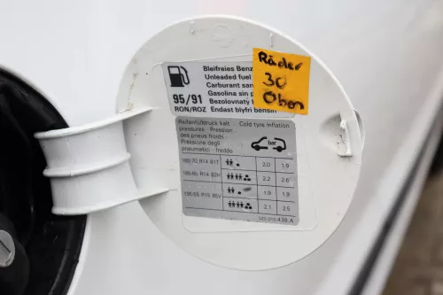 VW Fox 5Z Tankdeckel Klappe Tankklappe Deckel Tank weiß LB9A (159026)