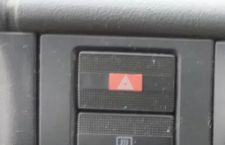 VW T4 Warnblinker Relais Warnblinkerschalter Schalter 703953235 Knopf