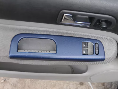 Golf 4 Bora Mittelkonsole Verkleidung um Radio 1j1858069G Dekor blau Generation (185741)