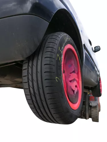 4x VW Polo Passat Reifen 195/50 R15 82V Sommerreifen 4x ca. 6-7 mm NUR REIFEN (186000)