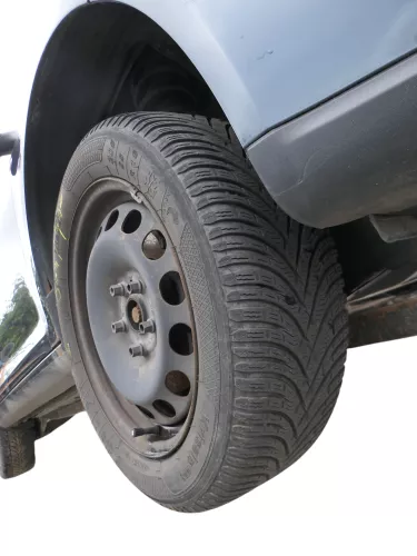 2x VW Passat 3C Golf Reifen Winterrreifen M&S 205/55 R16 91H Felgen 4-6mm (186073)