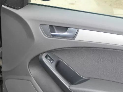 1x A4 8K B8 Türverkleidung Verkleidung Tür vorne rechts schwarz soul (186166)