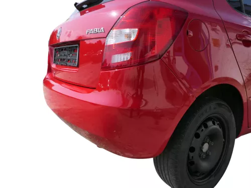 Fabia 5J Schrägheck Limousine Stoßstange hinten Heckstoßstange rot LF3K (186444)