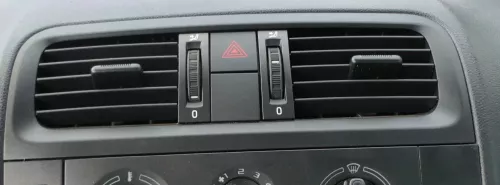 Skoda Fabia Roomster 5J Lüftungsdüse Düse Lüftung vorne in der Mitte 5J0820951G