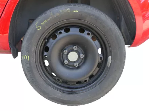 4x VW Polo 9N 6R Felgen Reifen 195/55 R15 85V Sommerreifen ca. 4-6mm (186466)