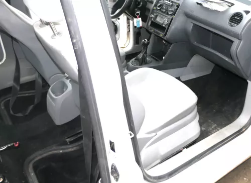 VW Caddy 2k Teppich Innenraumteppich Innen vorne + mitte- schwarz