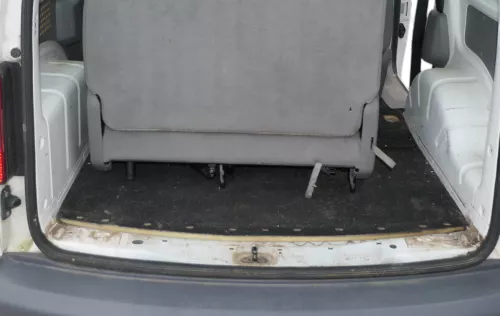 VW Caddy 2k Teppich Innenraumteppich Innen vorne + mitte- schwarz (186521)