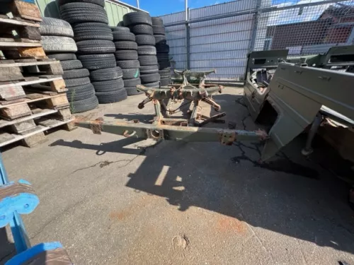 VW Iltis Achse Hinterachse Achsträger Aggregateträger Vorderachse Fahrgestell (171938)