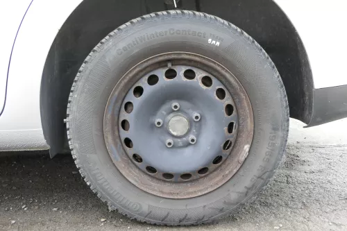 VW Golf 6 Caddy 2K 195/65 R15 91T Winterreifen M+S Felgen Reifen M&S ca. 6-9mm (140015)