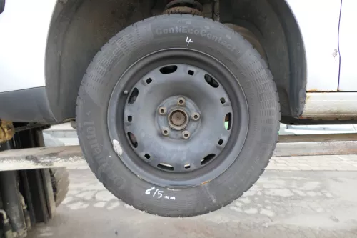 4x VW Polo 9N Felgen Reifen 165/70 R14 81T Sommerreifen 5jx14H2 ET35 ca. 5-7mm (173454)