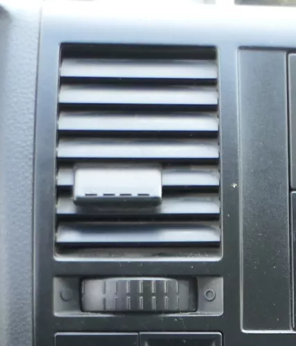 1x VW T5 Lüftungsdüse Düse Lüftung mitte links 7H0815705C