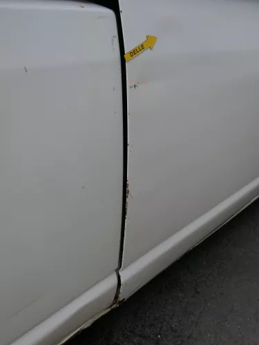 VW T5 Facelift T6 Tür rechts Schiebetür mit Scheibe weiß R902 Fenster - Delle (186916)