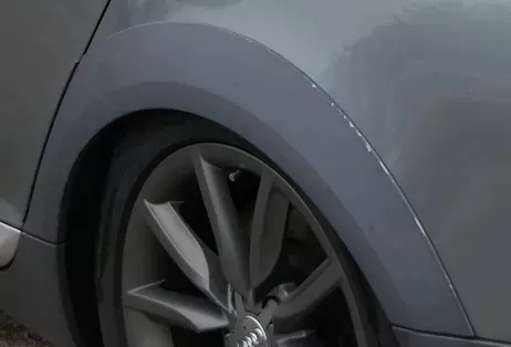 AUdi A6 4F Allroad Blende Kotflügel hinten links Abdeckung schwarz