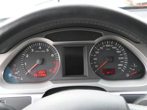 Audi A6 4F Tacho Tachometer Kombiinstrument 4F0920934E 2.0 3.0 2.7TDI 197.000km (187037)
