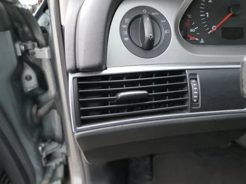 Audi A6 4F Lüftungsdüse Düse Lüftung vorne links 4F1820901D