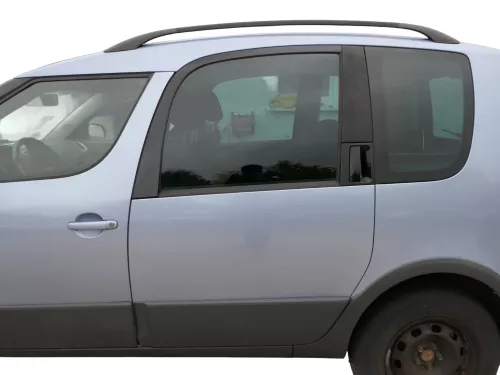 Roomster 5J Tür hinten links grau LF5Y (ohne Anbauteile - mit Scheibe) Scout