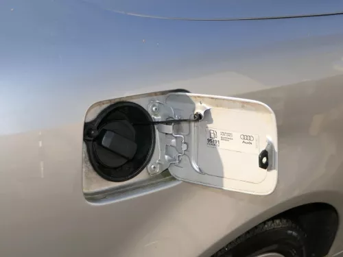 Audi A4 8H Cabrio Tankdeckel Tankklappe Tank Deckel Klappe silber LY7W