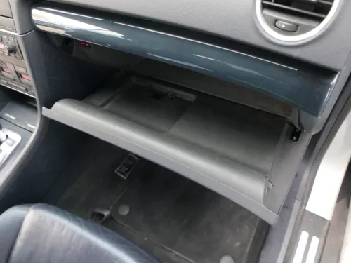 Audi A4 8H Cab Handschuhfach Griff für Handschuhfachdeckel Deckel Klappe blau in (200408)