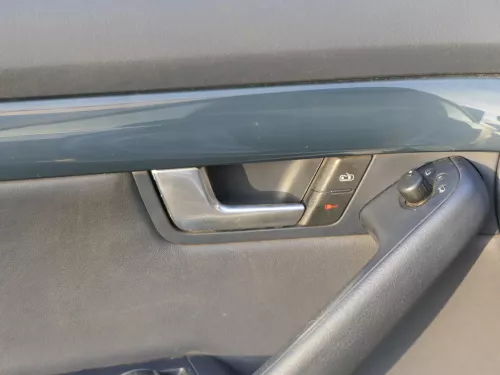 A4 8H Cabrio 8E B6 B7 1x Türverkleidung Verkleidung Tür vorne links Leder Perla (200370)