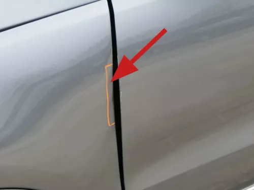 VW Tiguan Kotflügel vorne links original 5N0821105A + Leiste grau LD7R - MÄNGEL (200542)