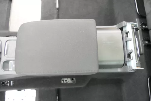 VW Tiguan 5N Mittelarmlehne Armlehne Lehne Mitte Original 5M0864207B /E (153076)