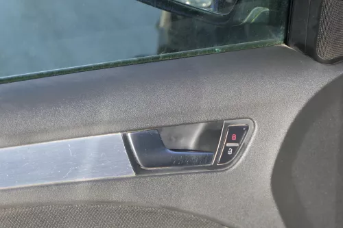 1x A4 8K B8 Türverkleidung Verkleidung Tür vorne links schwarz (200743)