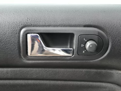 1x Golf 4 Bora Türverkleidung Verkleidung Tür vorne links 4/5-Türer schwarz (200818)