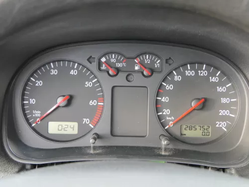 VW Golf 4 Tacho Tachometer Kombiinstrument 285.000km 1J0920805 1,4 16V 75PS 55kw (200822)