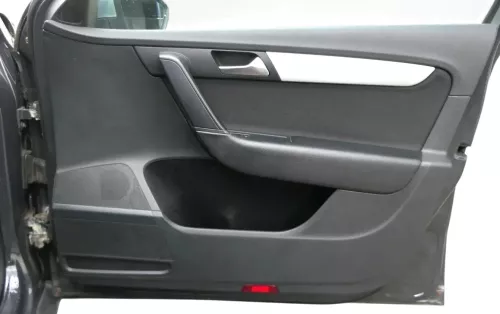 1x VW Passat 3C B7 Kombi Türverkleidung Verkleidung Tür vorne rechts schwarz