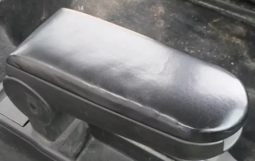 VW Passat 3B Mittelarmlehne Armlehne Lehne Mitte Deckel defekt (200864)