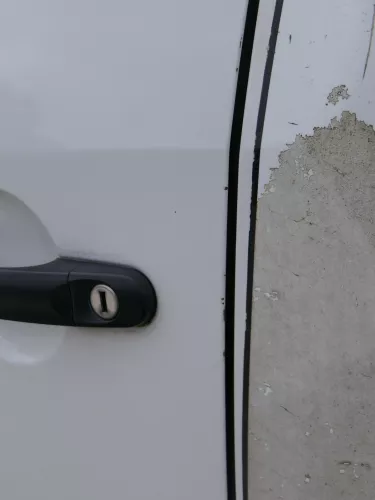 VW Caddy 3 2K Tür vorne links Fahrertür weiß LB9A - ohne Anbauteile - Mängel (186493)