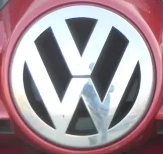 VW Passat 3C B6 NUR Logo Emblem im Kühlergrill Grill Chrom 3C0853601C Golf Plus