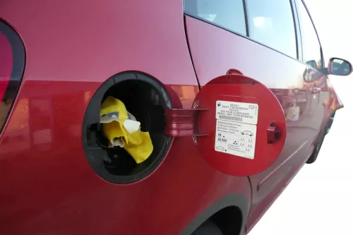 VW Golf Plus 5M1 V Tankdeckel Klappe Tankklappe Deckel Tank rot LA3X (200966)