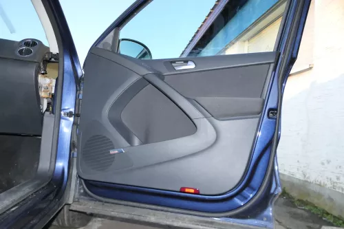 VW Tiguan 5N 1x Türverkleidung Verkleidung Tür vorne rechts schwarz (201262)
