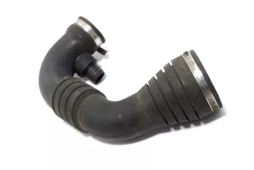 VW Passat 3B Ansaugschlauch Ansaugrohr Schlauch Rohr 8D0129615A AFN AHH 1,9 TDI