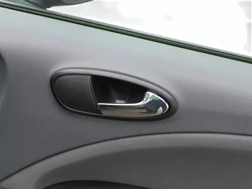 1x Leon 1P Türverkleidung Verkleidung Tür vorne rechts Griff grau uranusgrau (201443)