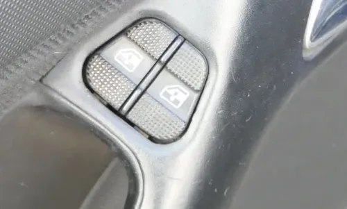 VW Golf 3 Cabrio 1E elektrischer Fensterheber Schalter vorne links schwarz