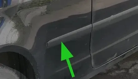 VW Polo 9N 9N3 Leiste Zierleiste Seite hinten rechts an Karosse schwarz 2/3-Türe