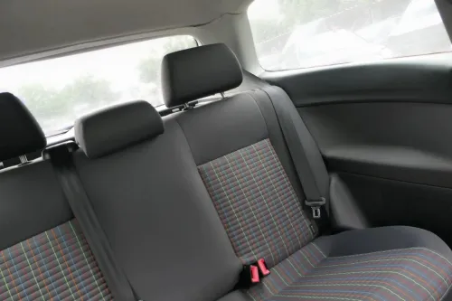 VW Polo 9N 9N3 Sitz Rückbank Sitzfläche Sitze 3 Punkt Gurt hinten mit Kopfstütze (202675)