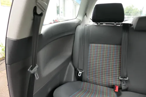 VW Polo 9N 9N3 Sitz Rückbank Sitzfläche Sitze 3 Punkt Gurt hinten mit Kopfstütze (202675)